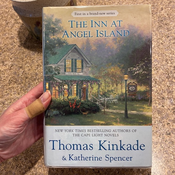 Thomas Kinkade & Katherine Spencer The Inn at Angel Island Hardcover Book - Picture 5 of 17